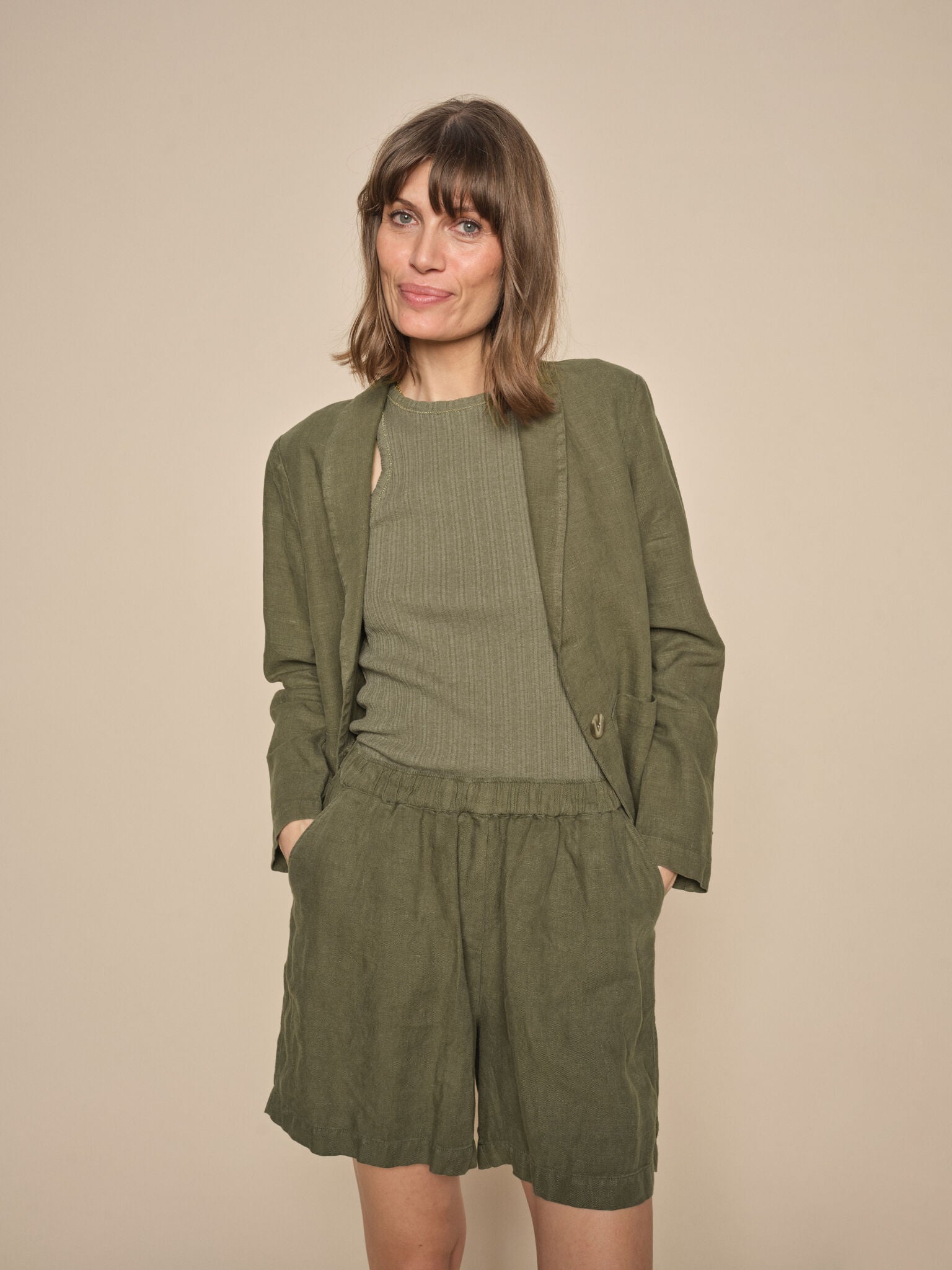 Modelshot / Dusty Olive / Detail